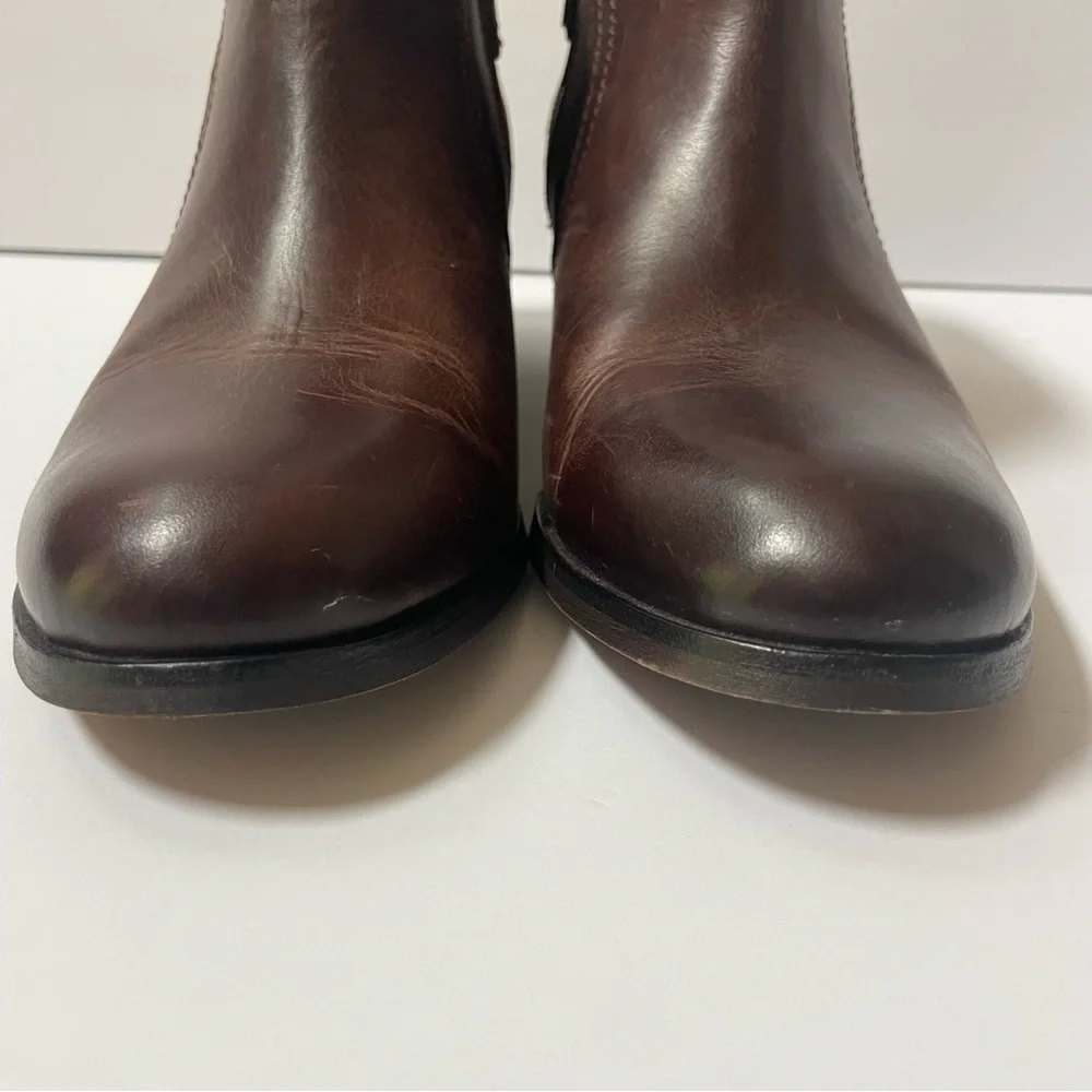Clarks Maypearl Lilac Dark Tan Cushion Footbed Booties Sz 8.5